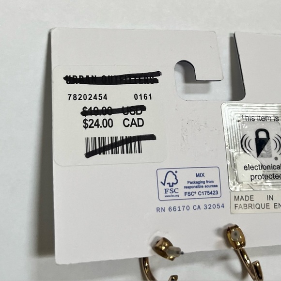 New Urban Outfitters Women's Gold Dangle Butterfly Earrings - Picture 5 of 6